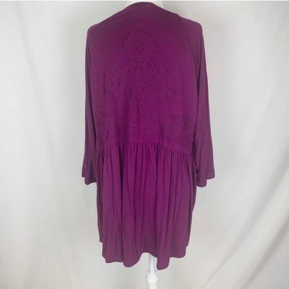 Torrid Embroidered Back Top Size 3 - Picture 3 of 8